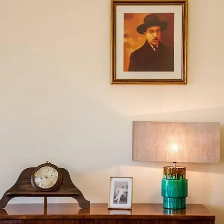 Guestready - Fernando Pessoa * Лиссабон